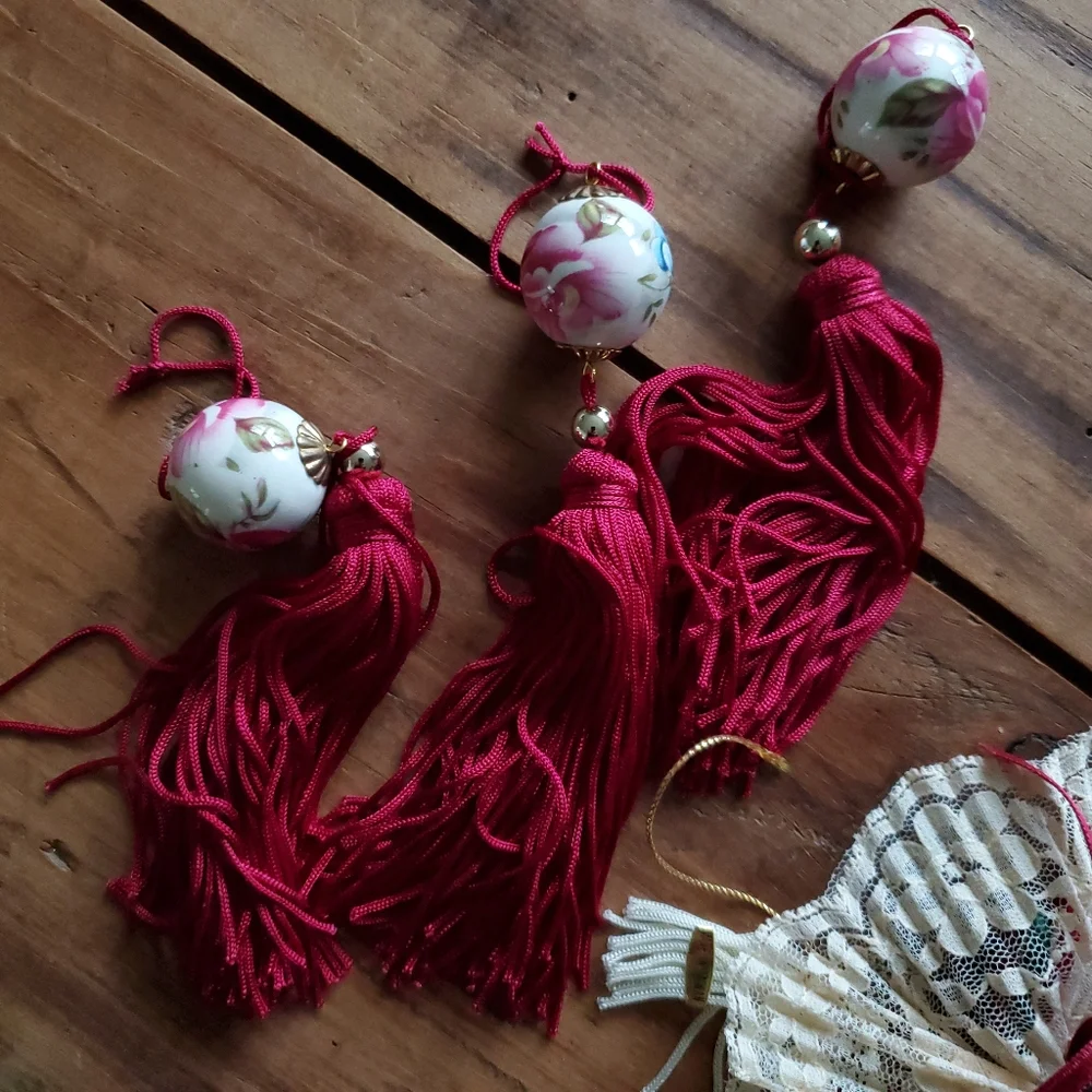 Bundle of 18 Victorian Christmas Tree Ornaments